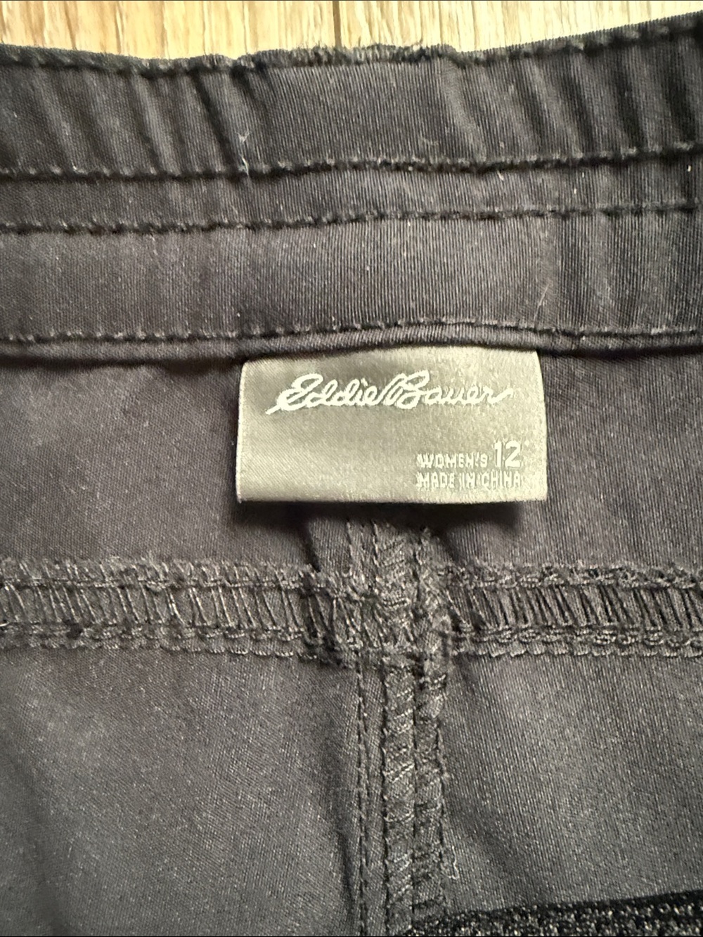 Eddie Bauer Black womens Cargo Shorts with Zip Pocket - Picture 2 of 6